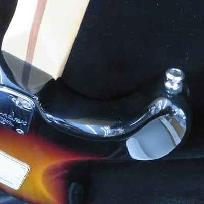 Fender American Deluxe Stratocaster with Maple Fretboard 2011 - 2015 - 3-Color Sunburst image 8