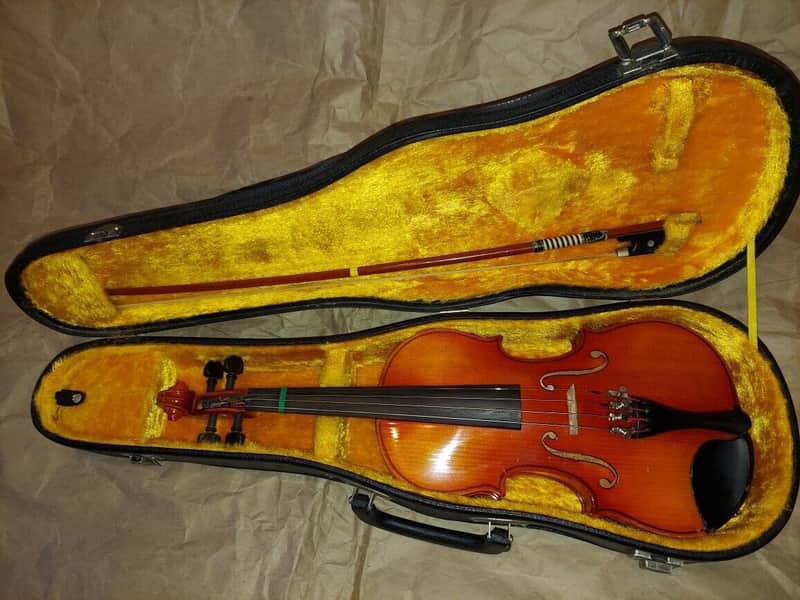 Suzuki model RR101 size 1/4 violin, Japan 1977, with case & bow, Very Good Cond image 1
