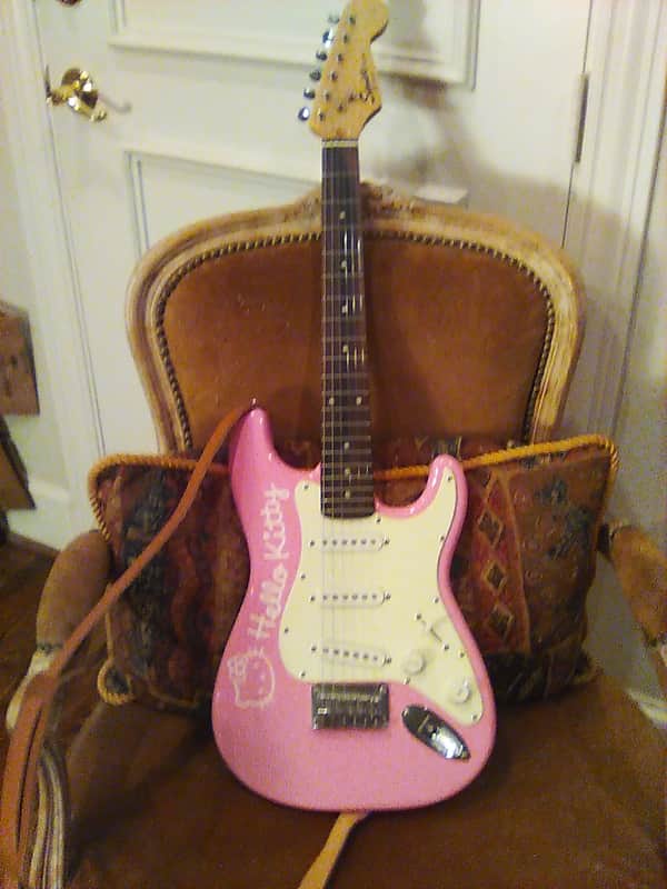 Pink Squier Hello Kitty Mini Stratocaster 2006 - 2009 image 1