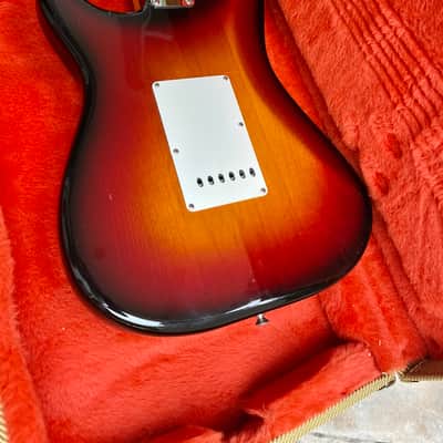 Fender Fender Stratocaster ‘62 AVRI (American Vintage Reissue) Fullerton Era 1982- 3 tone sunburst 1982 - Sunburst image 3