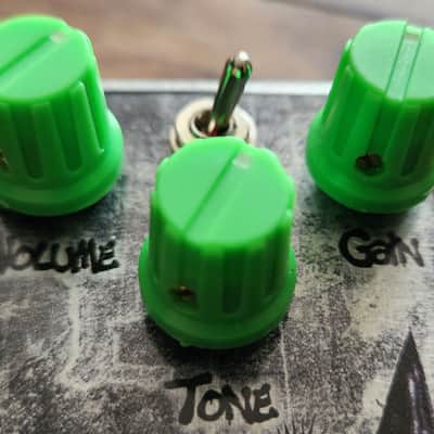 NEW! Hunter Pedals Punks Not Dead Suhr Riot Clone 2026 Canada image 9