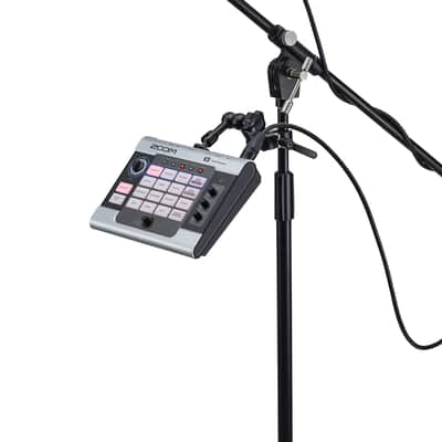 Zoom V3 Vocal Processor, Harmony, Pitch Correction, Reverb, Delay, 16 Studio Grade Effects, Battery Powered, for Streaming, Recording, and Live Performance image 2
