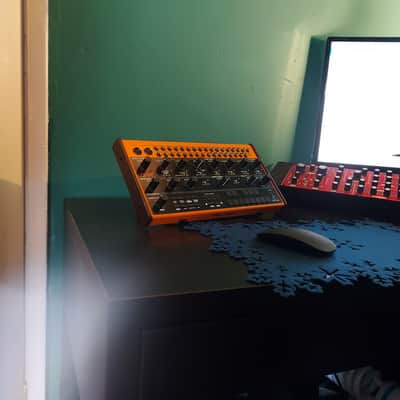 Behringer Grind / Crave / Edge 45° Desktop Synth Studio Wedge Stand image 2
