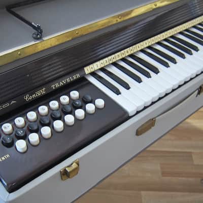 ORCOA by Farfisa Air Organ Model 311 Concert Traveler 24 Chords Made in Italy Circa-1960s-Two Tone Grey image 6