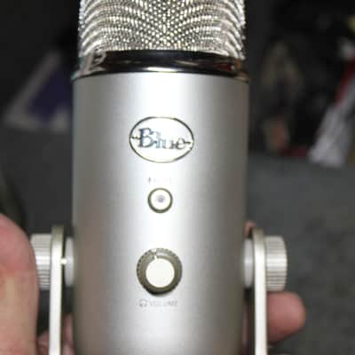 Yeti Blue/USB Mic with Stand and Box, Paperwork image 3