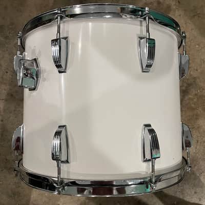 Ludwig 15, 18, 24 Super Classic 3 ply 70s White cortex drum set image 4