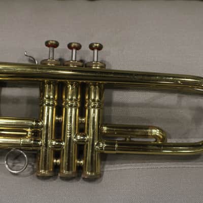 A York Bb Trumpet Model Custom 1942 in a Hard Case & Real Nice   # 1 T image 2