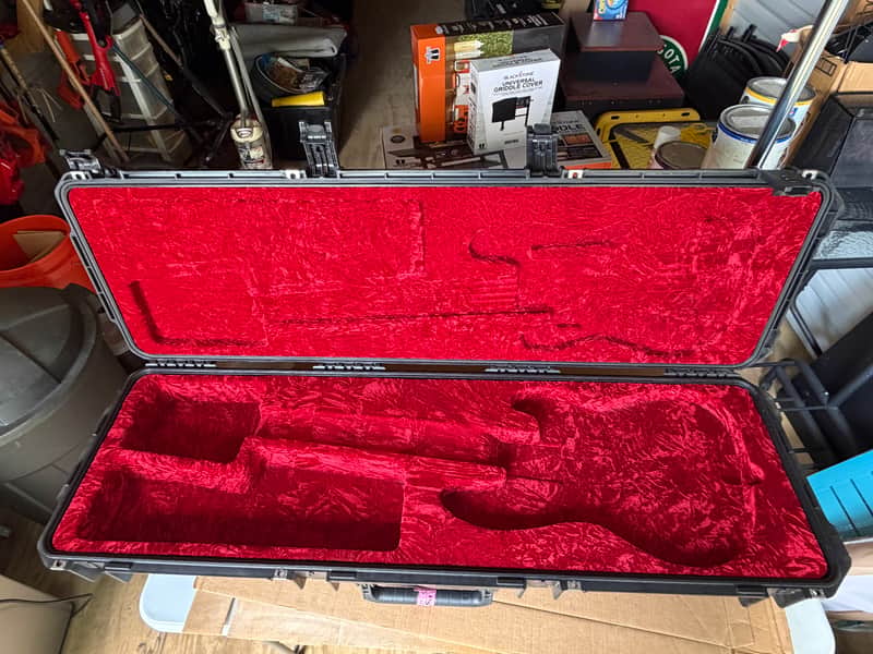 SKB 3i-5014-44 Injection Molded P/J Bass Flight Case with TSA Latches & Wheels (1st Gen) image 1