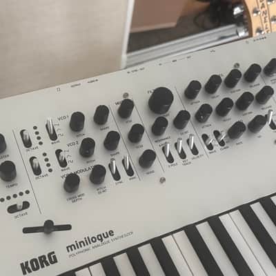 Korg Minilogue 4-Voice Polyphonic Analog Synthesizer 2016 - Present - Silver image 4