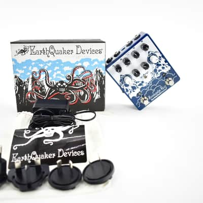 EarthQuaker Devices Avalanche Run Stereo Reverb & Delay with Tap Tempo V2 2022 Blue Sparkle / White image 2