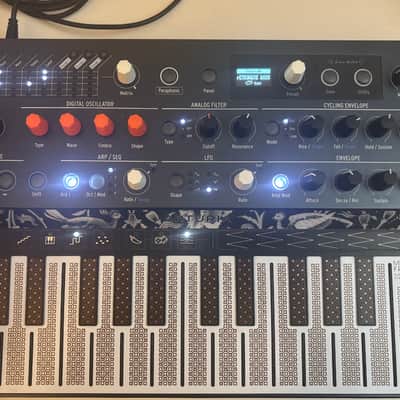 Arturia MicroFreak Hybrid Synthesizer – Excellent Condition w/ Box