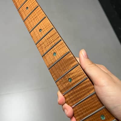 AAAAA Start Floyd nut Roasted flame Maple Electric Guitar Neck Radius 12inch Round stainless steel 22 frets Colored shells Inlay Radius: 12 inches image 3