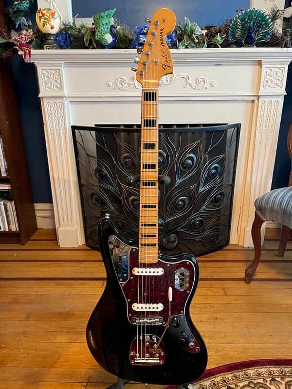 Fender Vintera II '70s Jaguar with Maple Fretboard