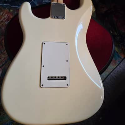 Fender American Special Stratocaster with Maple Fretboard 2015 - 2018 - Olympic White image 15