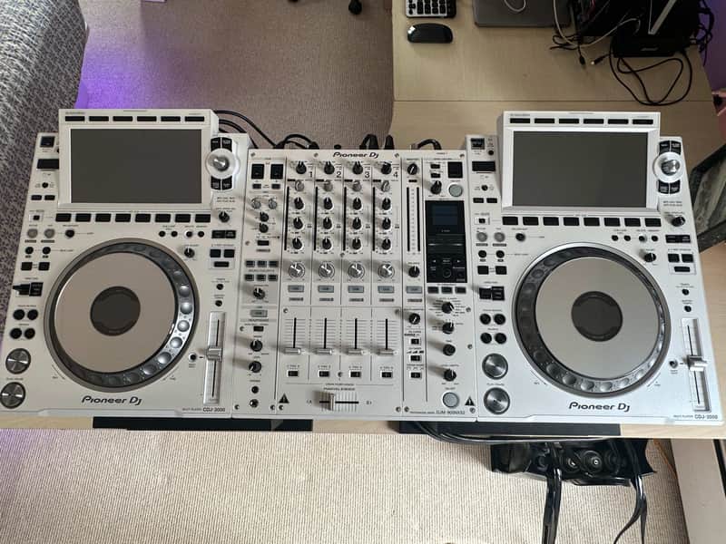 Pioneer Pioneer CDJ-3000-W(2x) + Pioneer DJM-900NXS2-W(1x) + Odyssey FZ Cases Bundle image 1