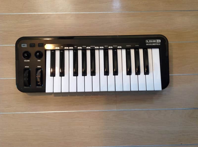 Line 6 Mobile keys 25 Keyboard Midi Controller Black image 1