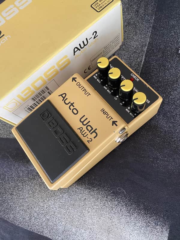 Boss AW-2 Auto Wah (Silver Label) 1991 - 1999 - Yellow image 1