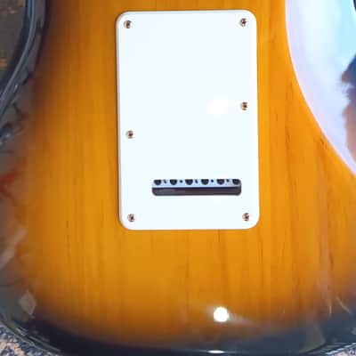 Fender 50th Anniversary American Deluxe Stratocaster 2004 - Sunburst image 22
