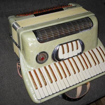 Lo Duca Brothers PetiteGrande Accordion image 3
