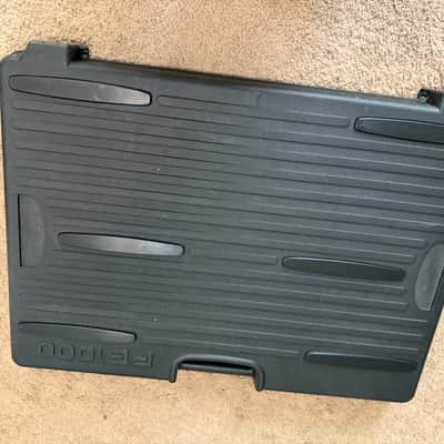 Behringer PB1000 Powered Pedalboard 2010s - Standard image 4