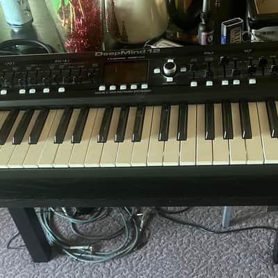Behringer DeepMind 12 49-Key 12-Voice Polyphonic Analog Synth 2016 - Present - Black