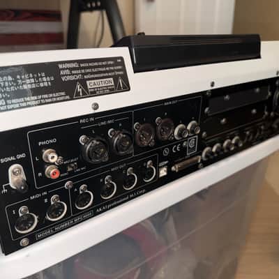 Akai MPC4000 Music Production Center - White image 9