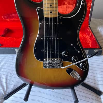 1976 Fender Stratocaster with 3-Bolt Neck, Maple Fretboard - Sunburst image 4