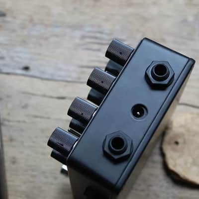 DSM & Humboldt Electronics Sub-Atomic X-Over CMOS Bass Preamp Black image 4