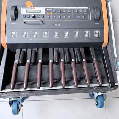 Moog Taurus III 2010s - Black CASE INCLUDED