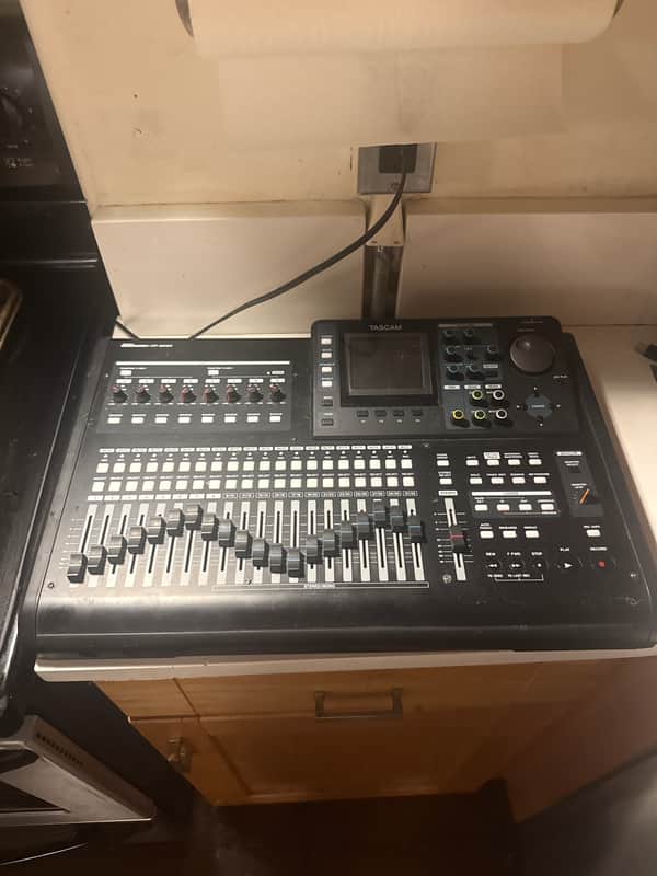 TASCAM DP-32SD 32-track Digital Portastudio 2014 - Present - Black image 1