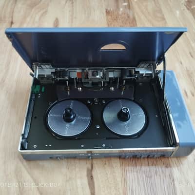 Sony WM 109 1986 - Sony Walkman Cassette player WM 109 light green working image 7