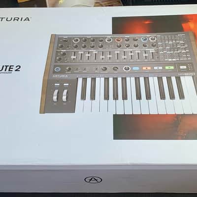 Arturia MiniBrute 2 Semi-Modular Analog Synthesizer & Step Sequencer 25-Key image 10