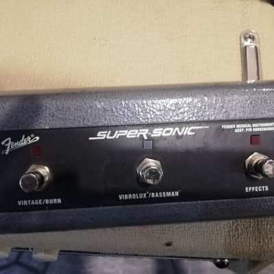 Fender	Super Sonic 112 2-Channel 60-Watt 1x12" Guitar Combo 	2011 ALL VALVE MADE IN USA image 6