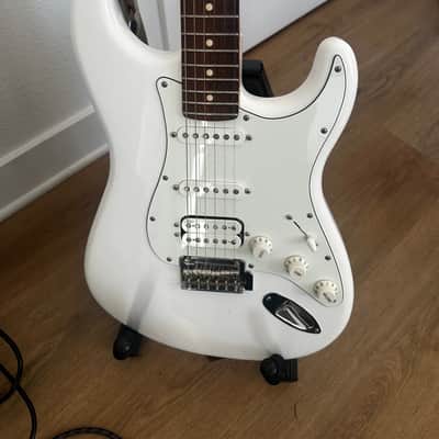Fender Player Stratocaster HSS with Pau Ferro Fretboard 2023 - Present - Polar White image 1