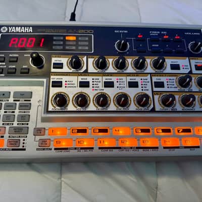 Yamaha AN200 Desktop Synthesizer 2001 - Silver
