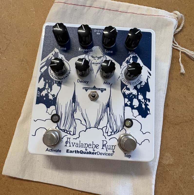 EarthQuaker Devices Avalanche Run Stereo Reverb & Delay with Tap Tempo V2