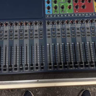 32 Channel Soundcraft Si Expression Digital Mixer - Blue image 7