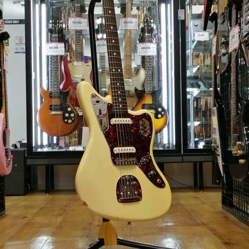 Fender American Vintage 62 Jaguar Electric Guitar - Classic Design