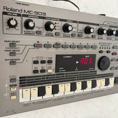 Roland MC-303 Groovebox 1990 - 1998 - Silver