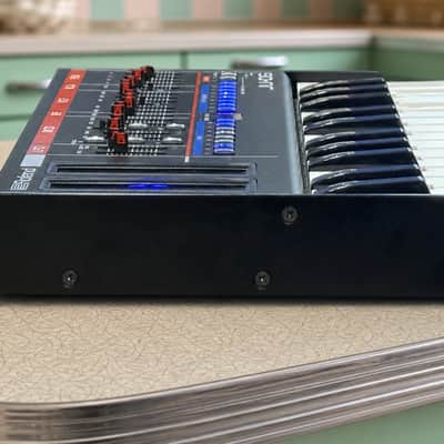 Roland JU-06 Boutique Synth Bundle | K-25m Keyboard • USB Cable • Sealed AAA Batteries • Ready to Play image 3