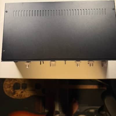 de Lisle Amp-Speaker Selector 4×4 Pro Plus 2020's - Black image 4