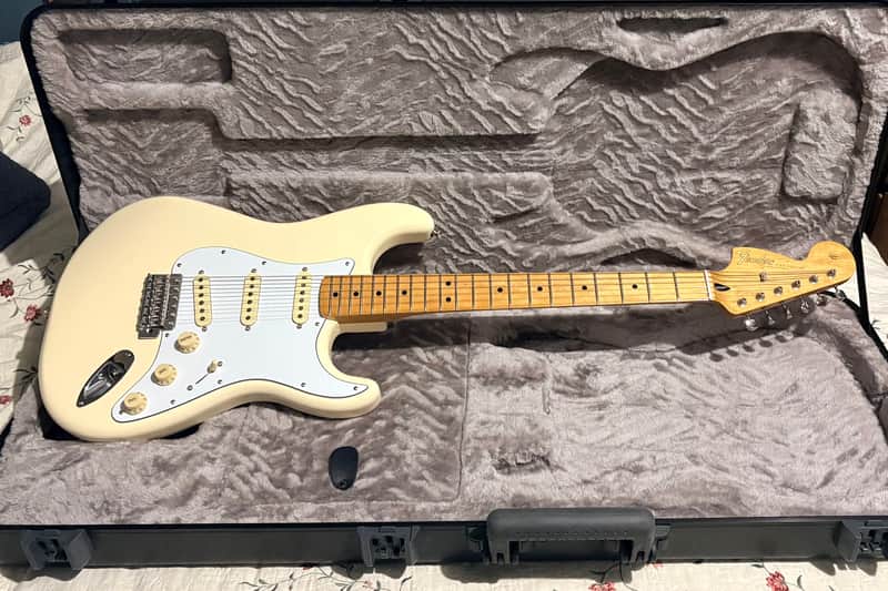 Fender Jimi Hendrix Artist Series Signature Stratocaster 2015 - Present - Olympic White