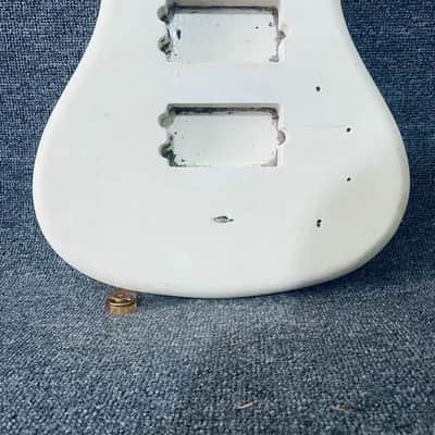 White Warwick Bass Body image 5
