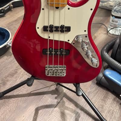 Fender 1999 American deluxe jazz bass 1999 - candy apple (cherry) Red image 7
