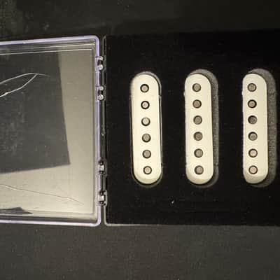 New Fender V-Mod Stratocaster Pickup Set - White image 1