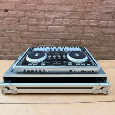 Numark N4 4-Deck DJ Controller & Mixer with Flight Case image 10