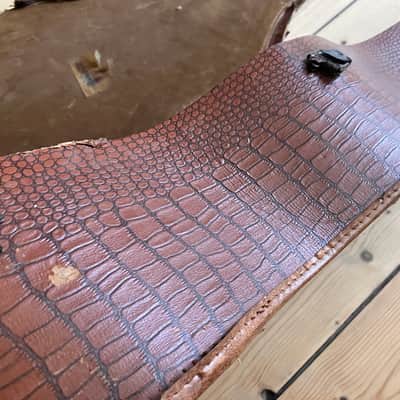 1960s Gibson Faux Alligator Chipboard Guitar Case in Terrible Condition image 12