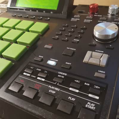 Akai MPC2500 Music Production Center 2005 - 2013 - Black image 3