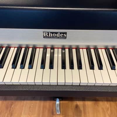 Rhodes Mark I Stage 73-Key Electric Piano 1976 - Black image 8