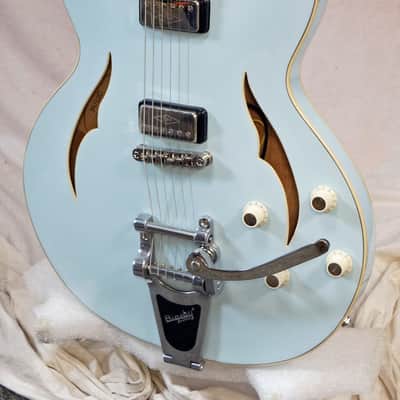 Hofner German Made HVS-CLBLO Verythin Single Cutaway Electric Guitar, Light Blue image 9